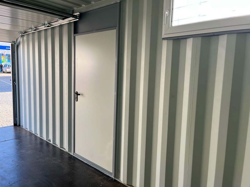 20 Fuss Lager Container mit Rolltor Sektionaltor Lichtgrau RAL 7040